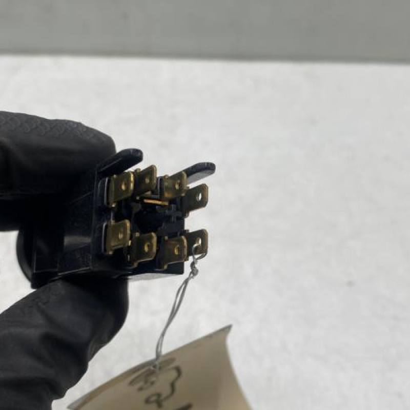 Bouton de warning PEUGEOT 205 Photo n°3