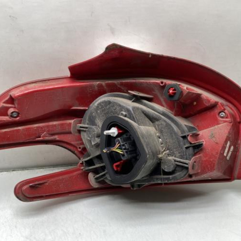 Feu arriere principal droit (feux) PEUGEOT 208 1 Photo n°2