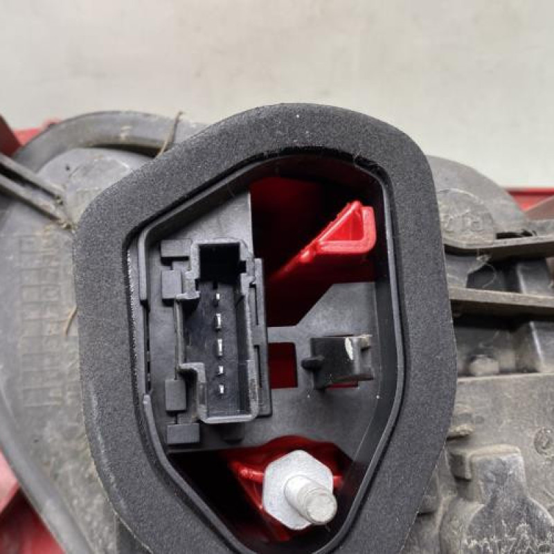 Feu arriere principal droit (feux) PEUGEOT 208 1 Photo n°3