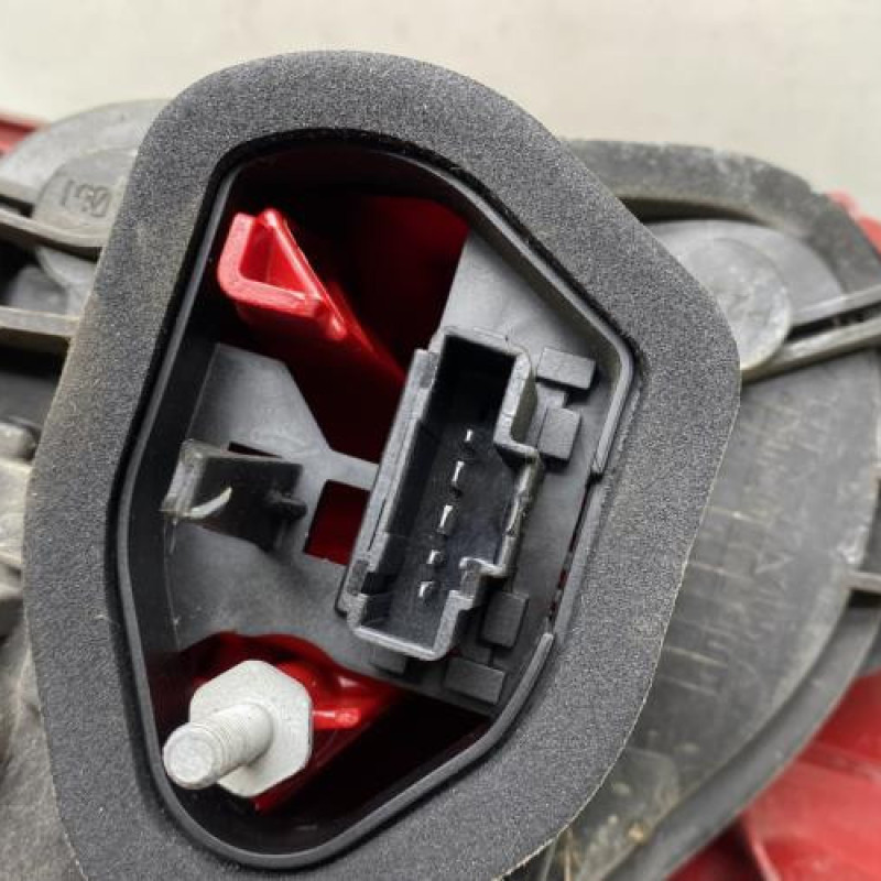 Feu arriere principal gauche (feux) PEUGEOT 208 1 Photo n°3