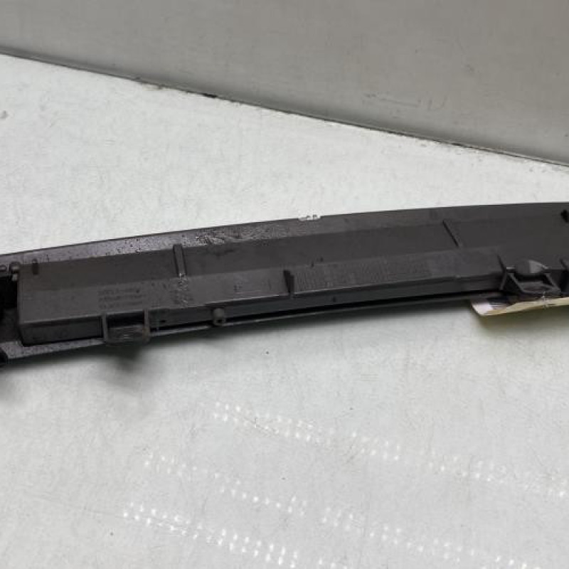 Feu arriere stop central PEUGEOT 208 1 Photo n°2