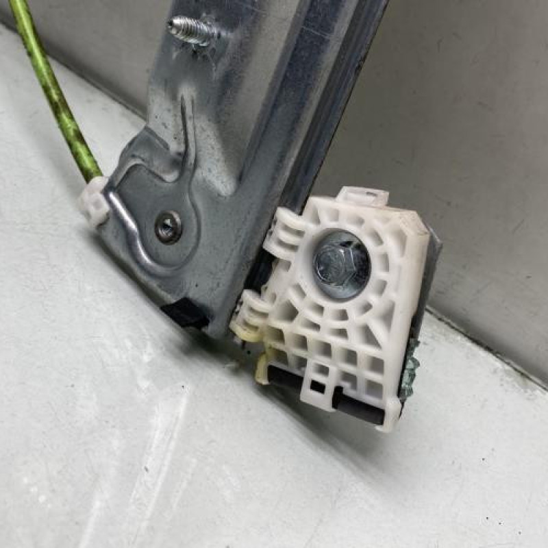 Leve vitre electrique avant droit PEUGEOT 208 1 Photo n°7