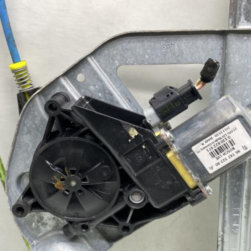 Leve vitre electrique avant droit PEUGEOT 208 1 Photo n°8