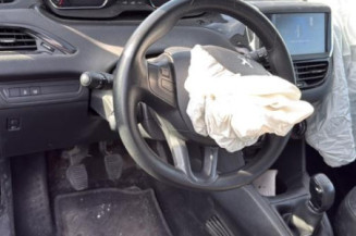 Serrure avant droit PEUGEOT 208 1