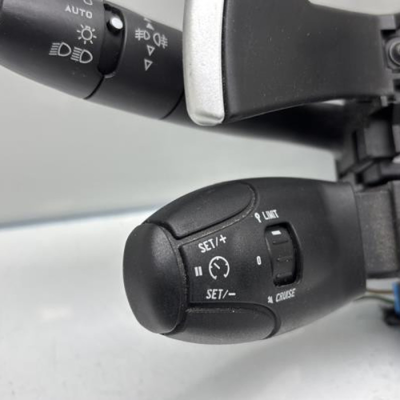 Com (Bloc Contacteur Tournant+Commodo Essuie Glace+Commodo Phare) PEUGEOT 308 1 Photo n°4