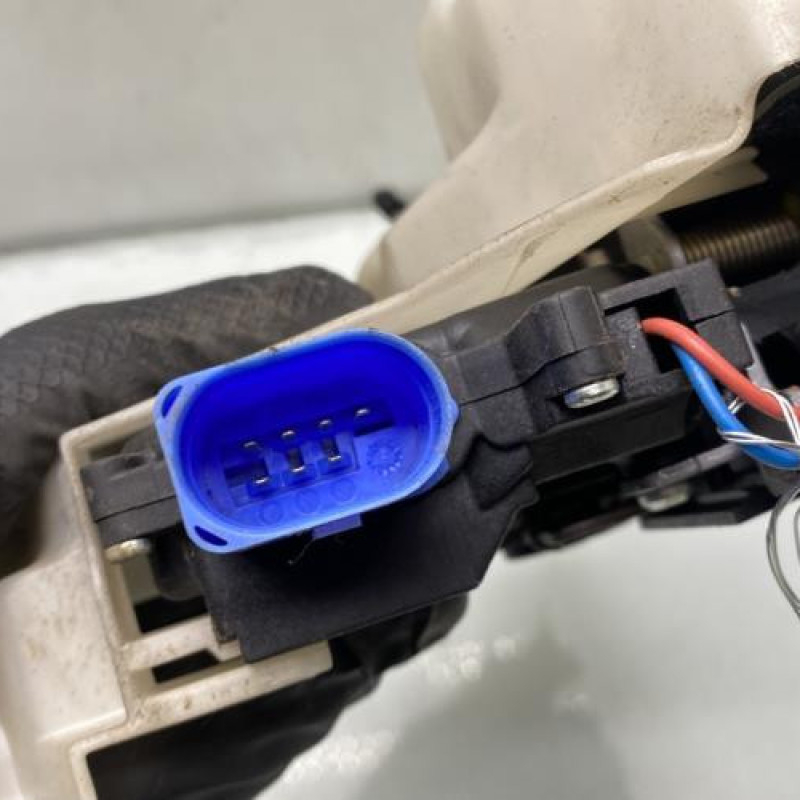 Serrure arriere gauche VOLKSWAGEN GOLF 5 Photo n°4