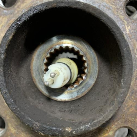 Pivot de moyeu avant gauche RENAULT CLIO 2