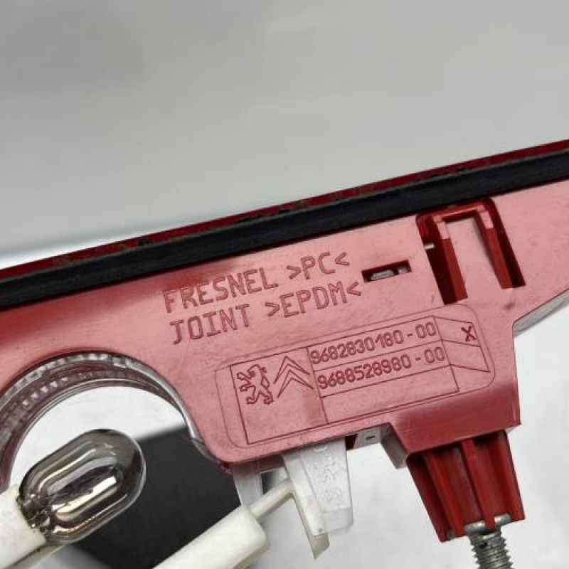 Feu arriere stop central CITROEN BERLINGO 2 Photo n°4