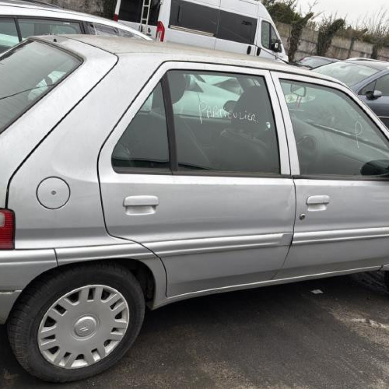 Porte avant droit CITROEN SAXO Photo n°12
