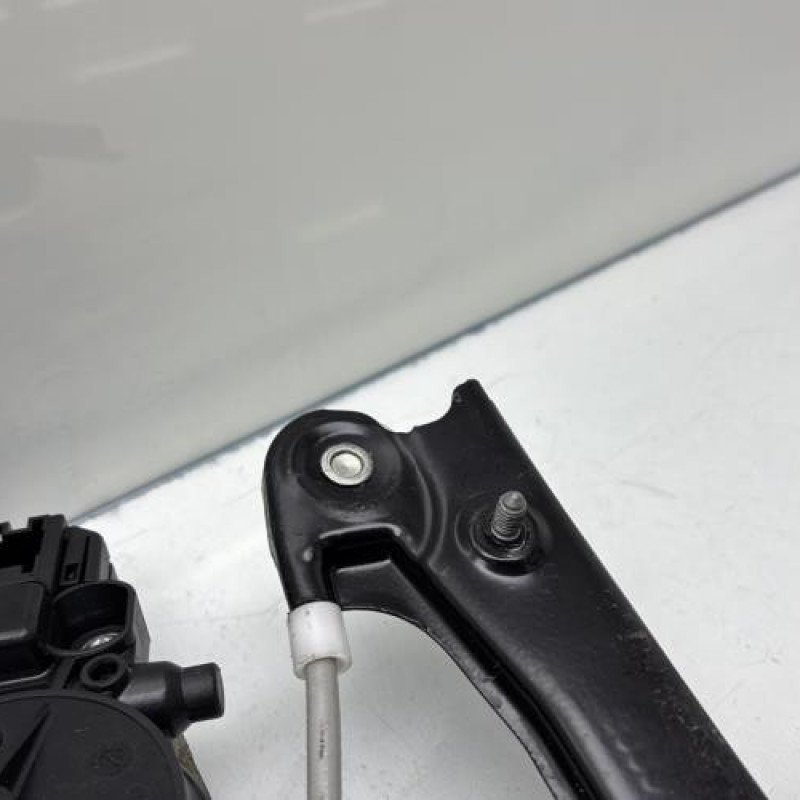 Leve vitre electrique avant gauche VOLKSWAGEN POLO 5 Photo n°4