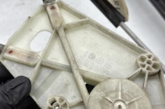 Leve vitre electrique avant gauche VOLKSWAGEN POLO 5