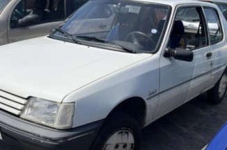 Bras essuie glace avant droit PEUGEOT 205