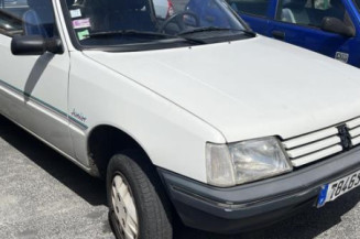 Bras essuie glace avant droit PEUGEOT 205