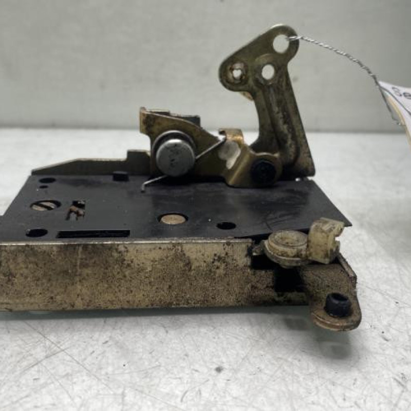 Serrure avant gauche PEUGEOT 205 Photo n°1