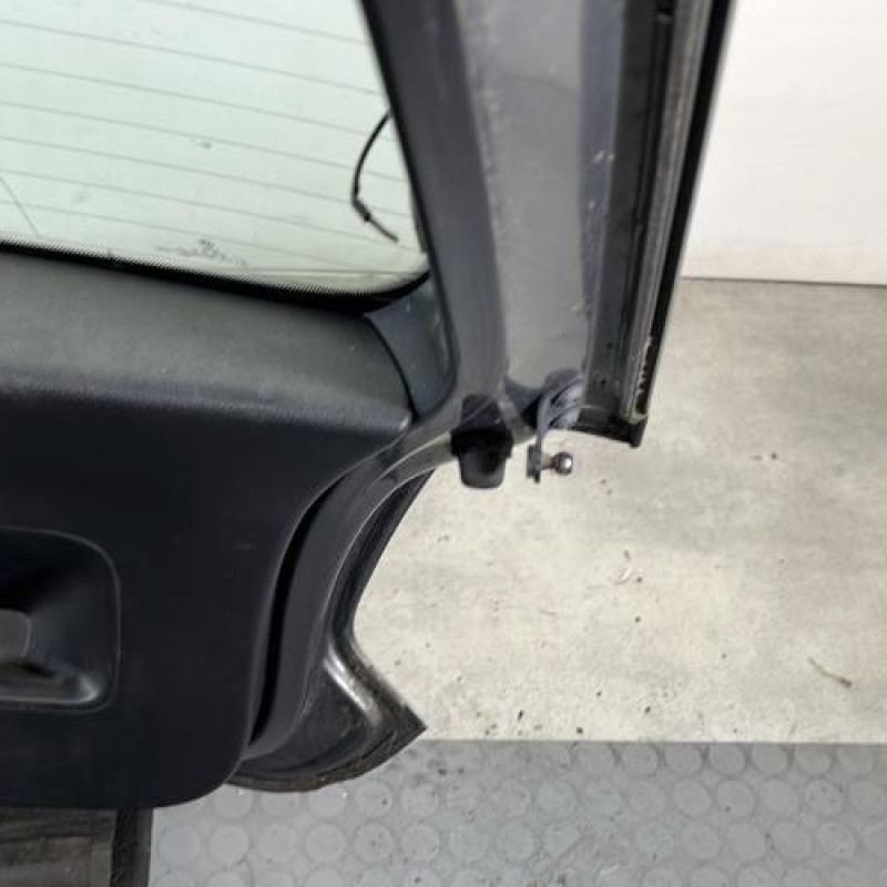 Malle/Hayon arriere VOLKSWAGEN POLO 5 Photo n°8