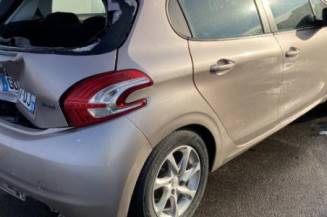 Bras essuie glace arriere PEUGEOT 208 1