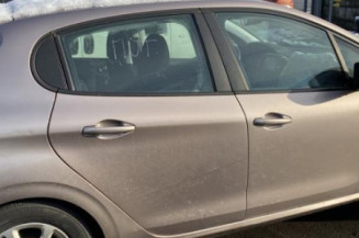 Bras essuie glace arriere PEUGEOT 208 1