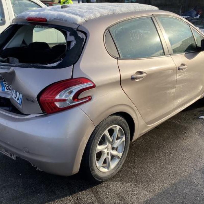 Feu arriere stop central PEUGEOT 208 1 Photo n°6