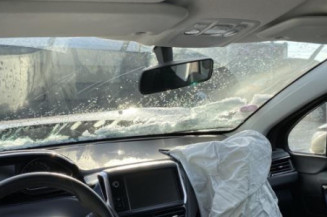 Feu arriere stop central PEUGEOT 208 1