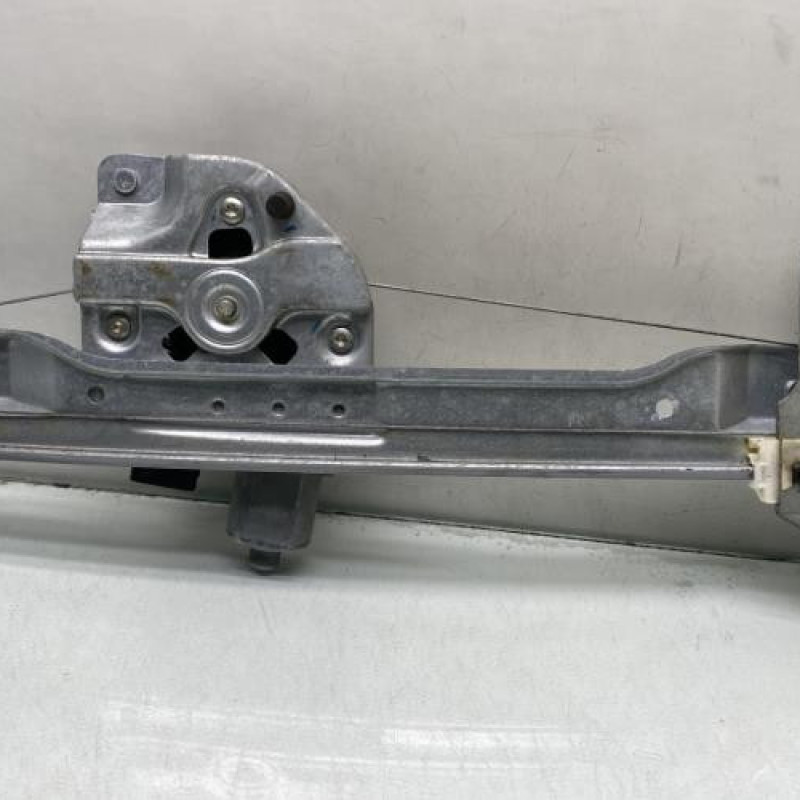 Leve vitre electrique avant gauche PEUGEOT 208 1 Photo n°1