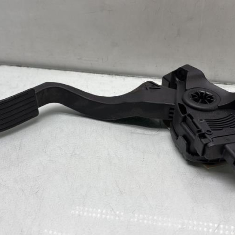 Pedale d'accelerateur PEUGEOT 208 1 Photo n°1