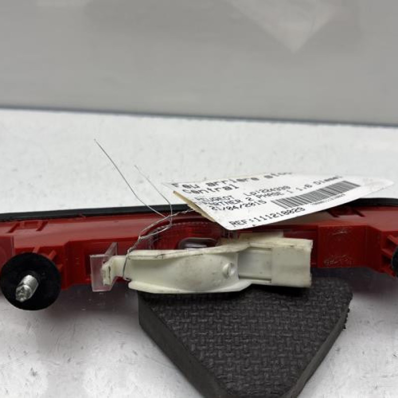 Feu arriere stop central PEUGEOT PARTNER 2 Photo n°2