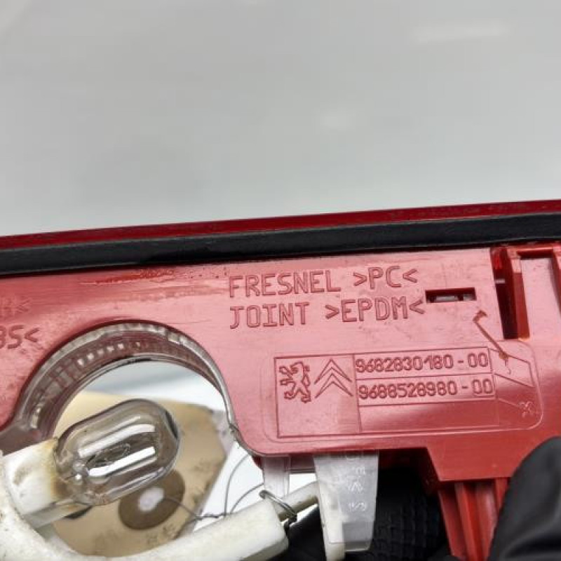 Feu arriere stop central PEUGEOT PARTNER 2 Photo n°5