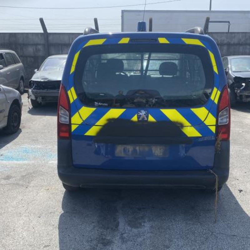 Feu arriere stop central PEUGEOT PARTNER 2 Photo n°7