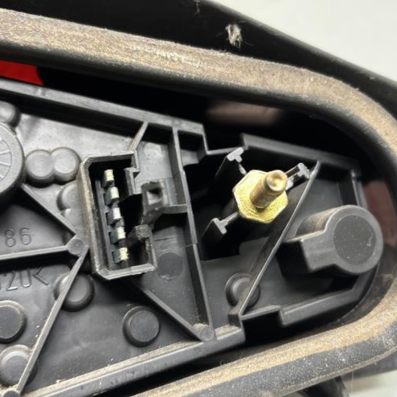 Feu arriere principal droit (feux) PEUGEOT 106 Photo n°3