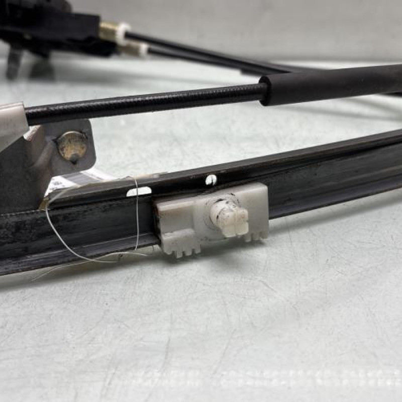 Leve vitre mecanique avant gauche PEUGEOT 106 Photo n°2