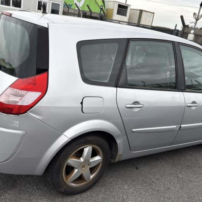 Malle/Hayon arriere RENAULT GRAND SCENIC 2 Photo n°17