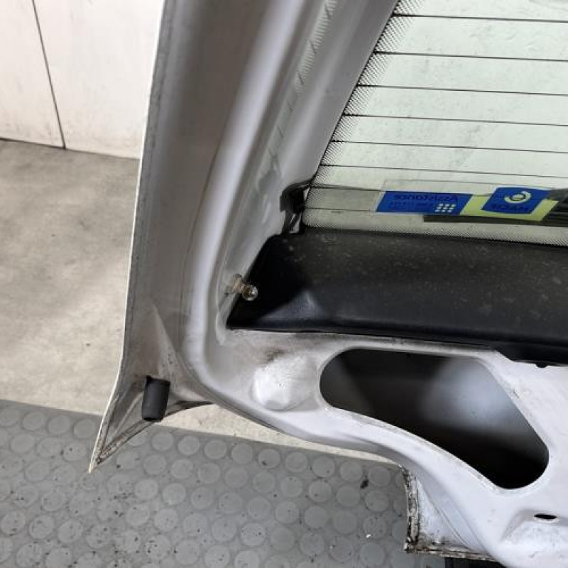 Malle/Hayon arriere CITROEN SAXO Photo n°13