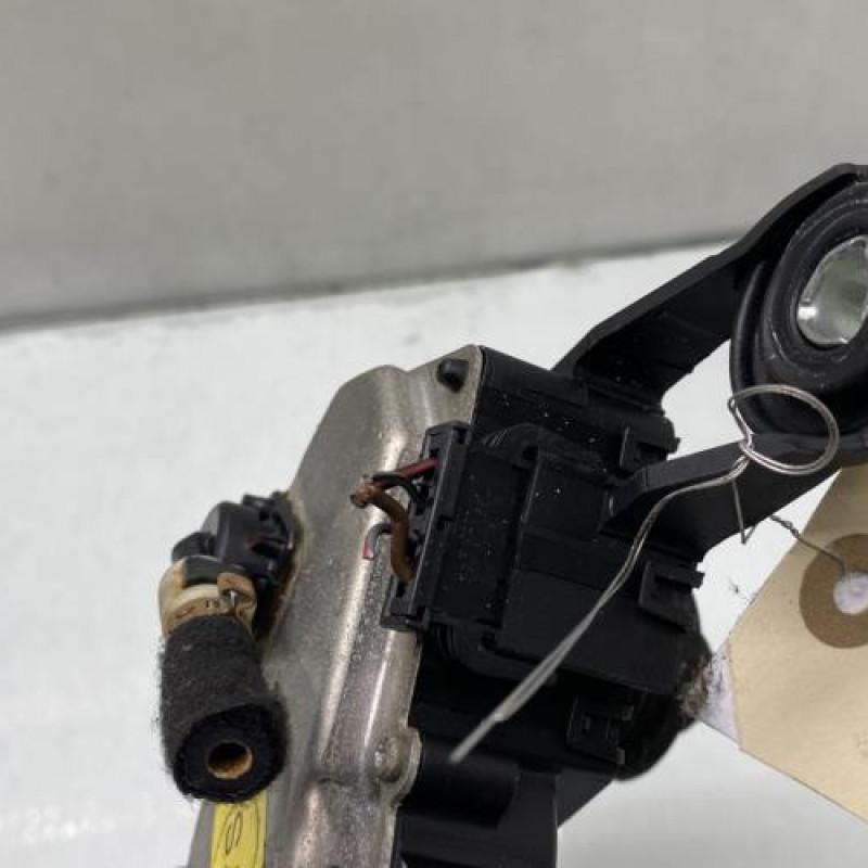 Moteur essuie glace arriere AUDI A4 3 Photo n°4