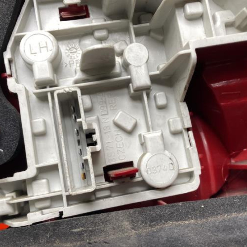 Feu arriere principal gauche (feux) FORD MONDEO 2 Photo n°3