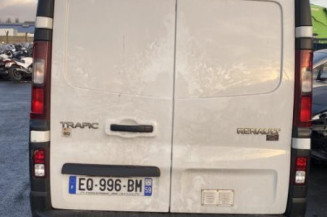 Pare boue arriere droit RENAULT TRAFIC 3 COURT