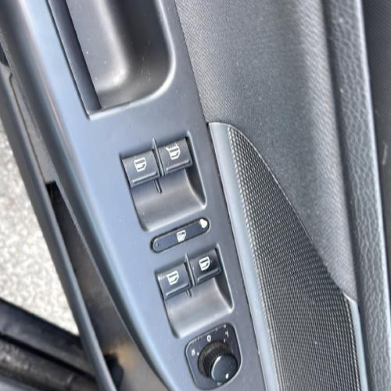 Porte avant droit VOLKSWAGEN GOLF 5 Photo n°17