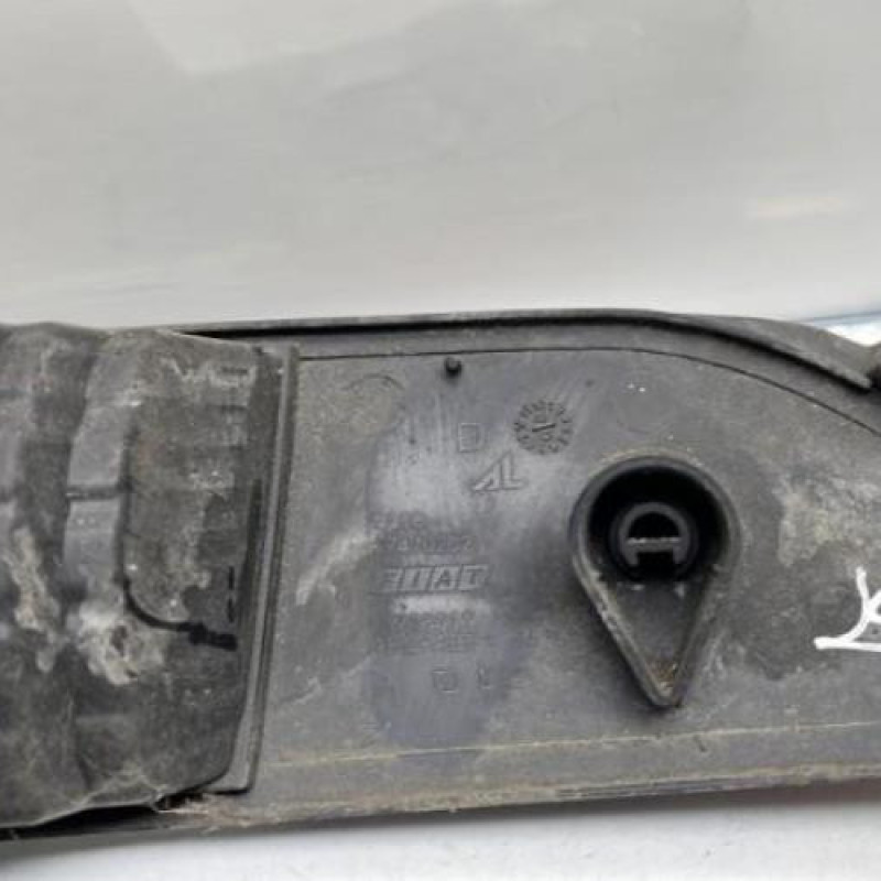 Feu de recul droit FIAT GRANDE PUNTO Photo n°3