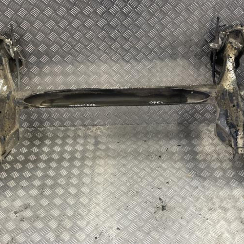 Essieu arriere OPEL CORSA E Photo n°1
