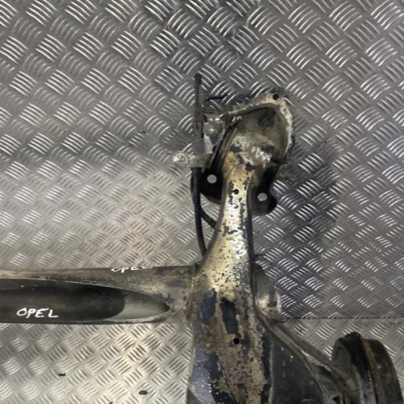 Essieu arriere OPEL CORSA E Photo n°4