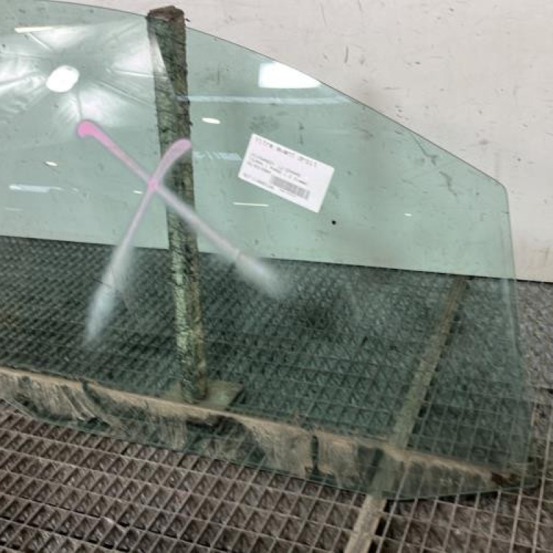 Vitre avant droit VOLKSWAGEN TOURAN 1 Photo n°2