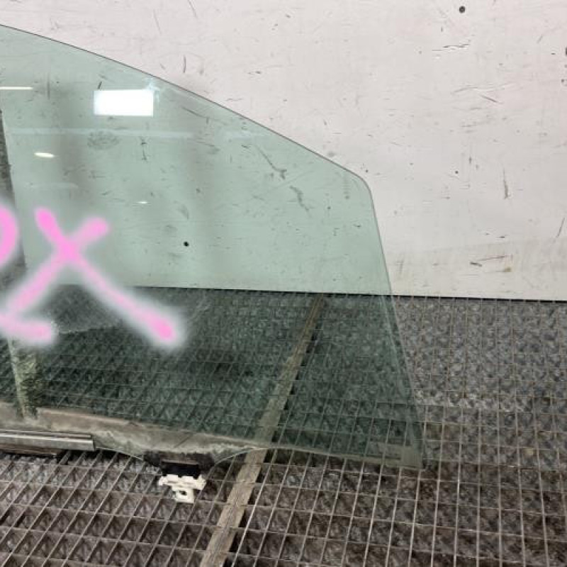 Vitre avant droit TOYOTA AURIS 1 Photo n°2