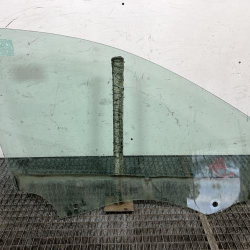 Vitre avant gauche RENAULT CLIO 3 Photo n°4
