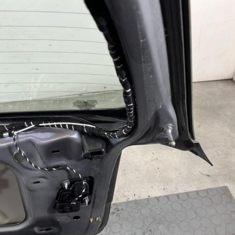 Malle/Hayon arriere VOLKSWAGEN GOLF 6 Photo n°11