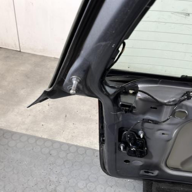 Malle/Hayon arriere VOLKSWAGEN GOLF 6 Photo n°12