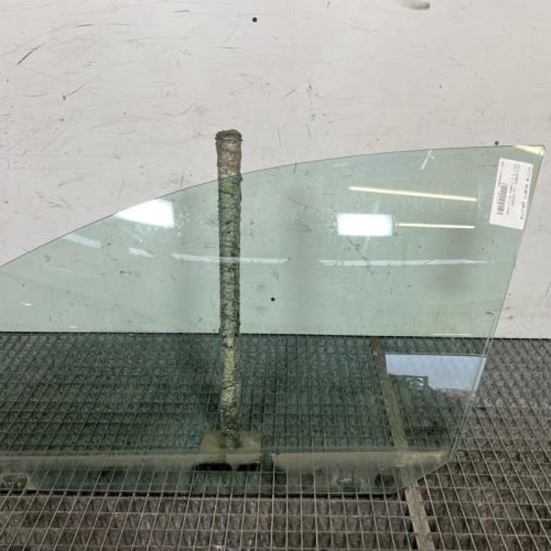 Vitre avant gauche VOLKSWAGEN GOLF 5 Photo n°1