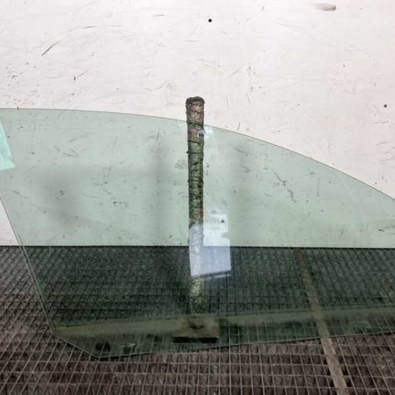 Vitre avant gauche VOLKSWAGEN GOLF 5 Photo n°4