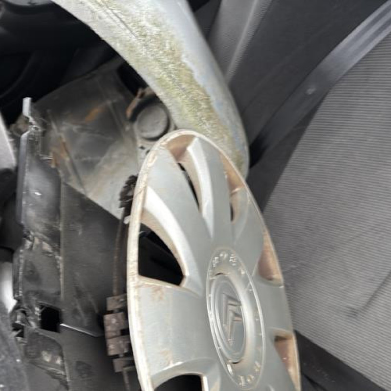 Pare boue avant droit CITROEN C4 1 Photo n°16