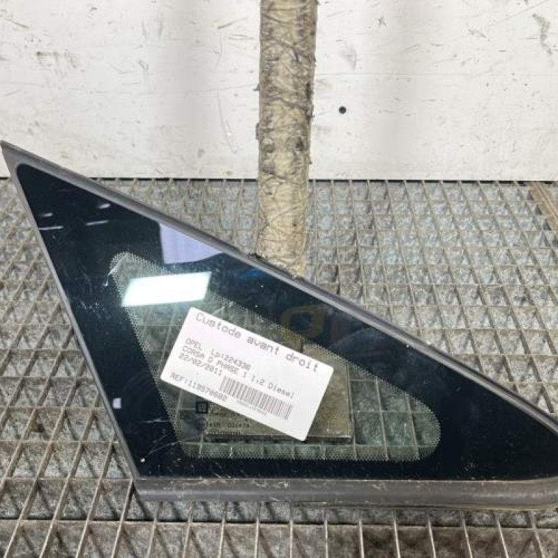 Custode avant droit OPEL CORSA D Photo n°1