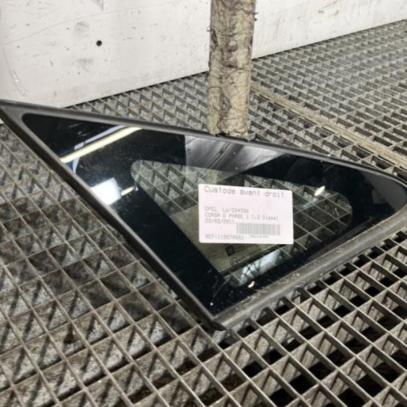 Custode avant droit OPEL CORSA D Photo n°2