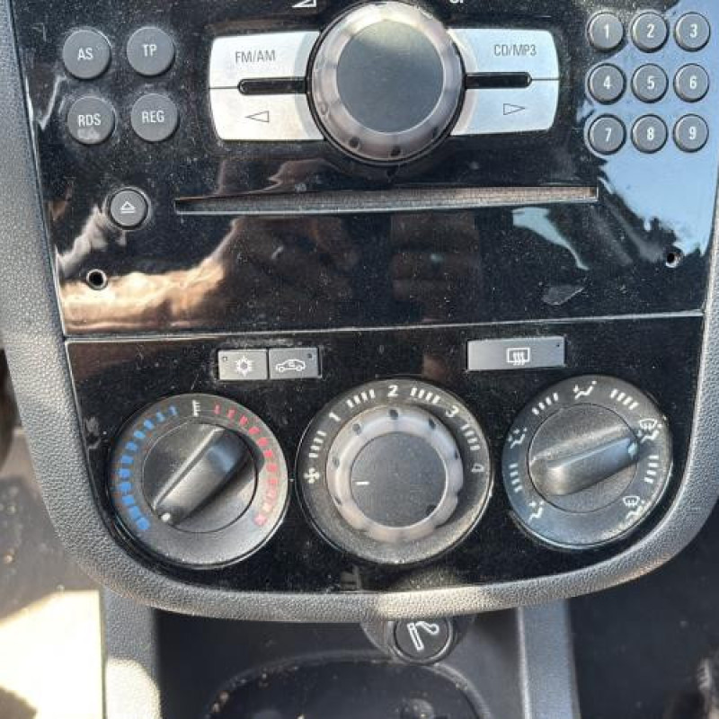 Custode avant droit OPEL CORSA D Photo n°17